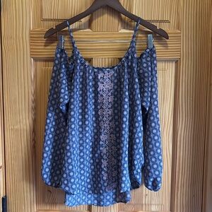 Large xhilaration shirt